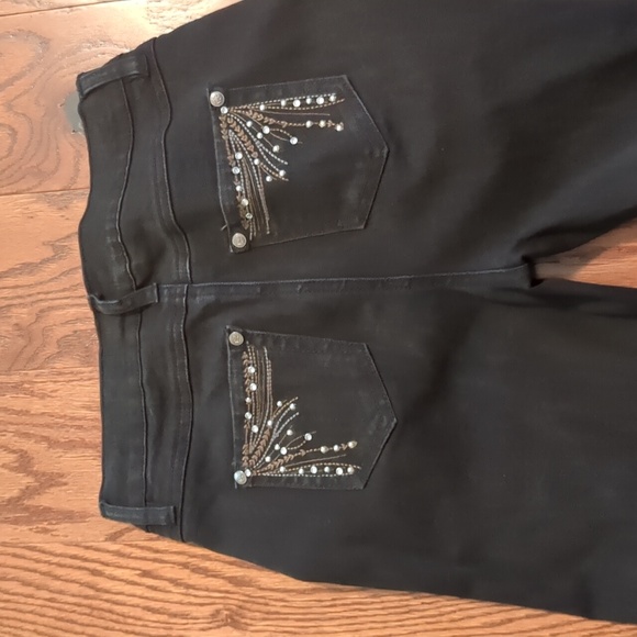 DG 2 - Picture 3 of 5